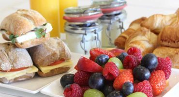Breakfast Cruise on teh Canals Grachten Amsterdam